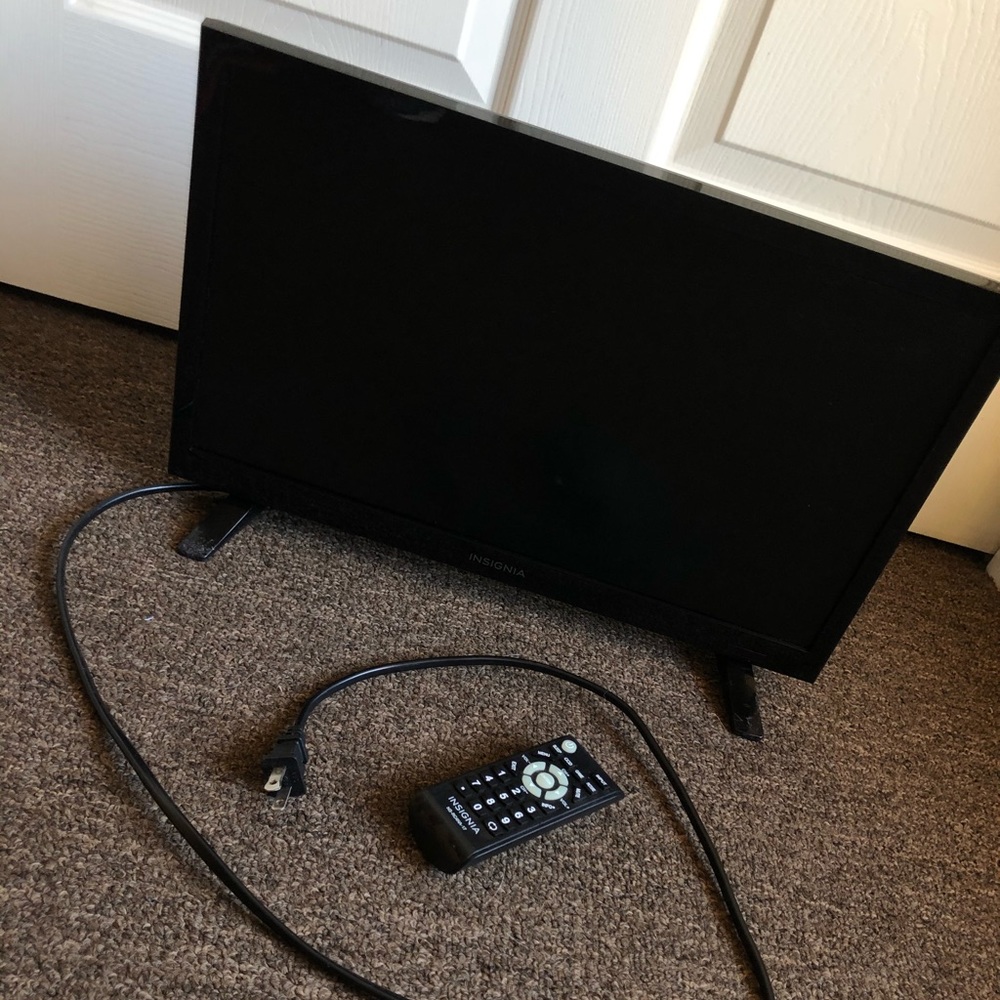 19” Insignia TV